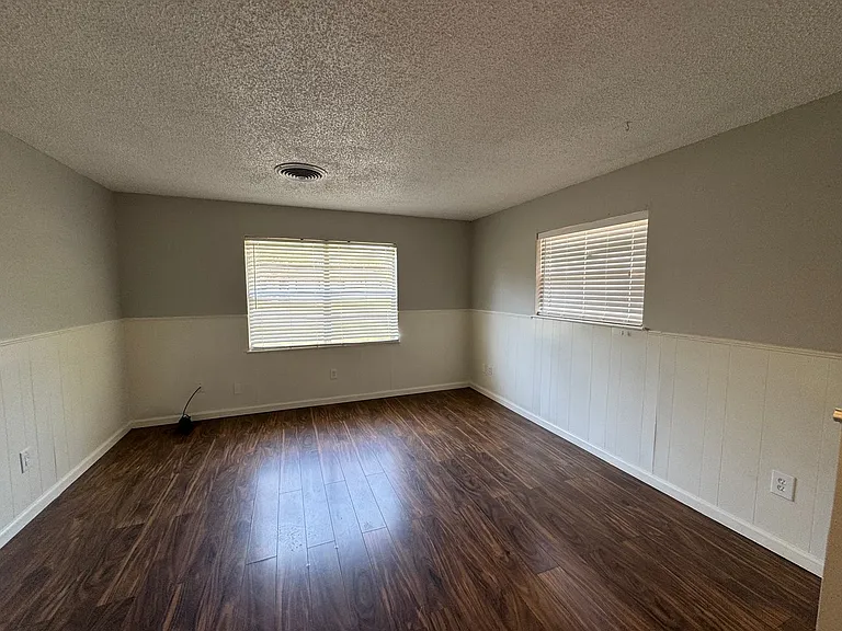 315 N Walnut St — Photo 4