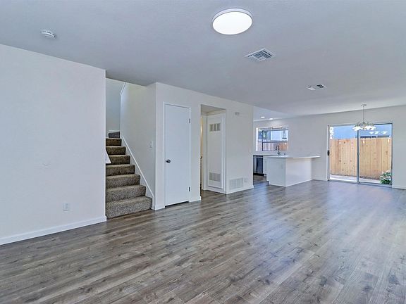 5th image of 2034 Bluehaven Ct