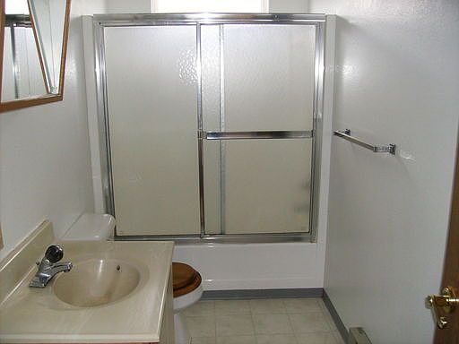 2nd image of 825 W 4th Ave APT 04