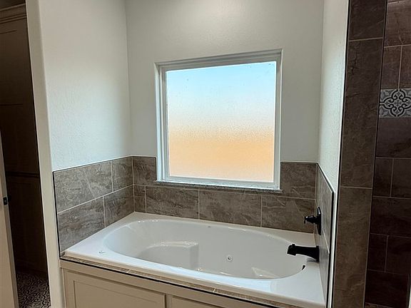 3rd image of 358 Weaver Way