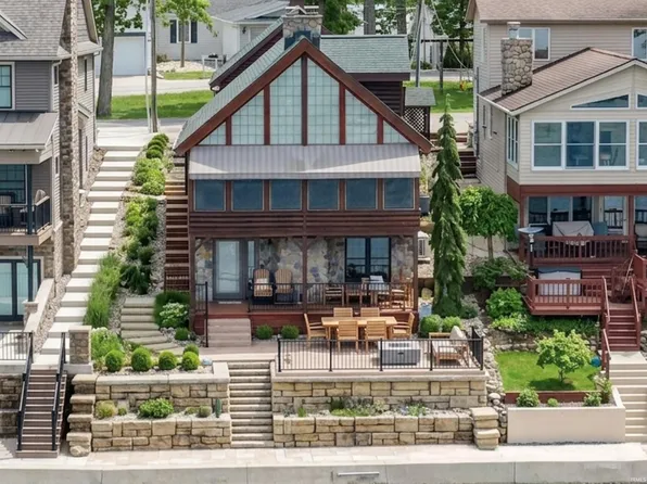 555 Lane 221b Hamilton Lk, Hamilton, IN 46742