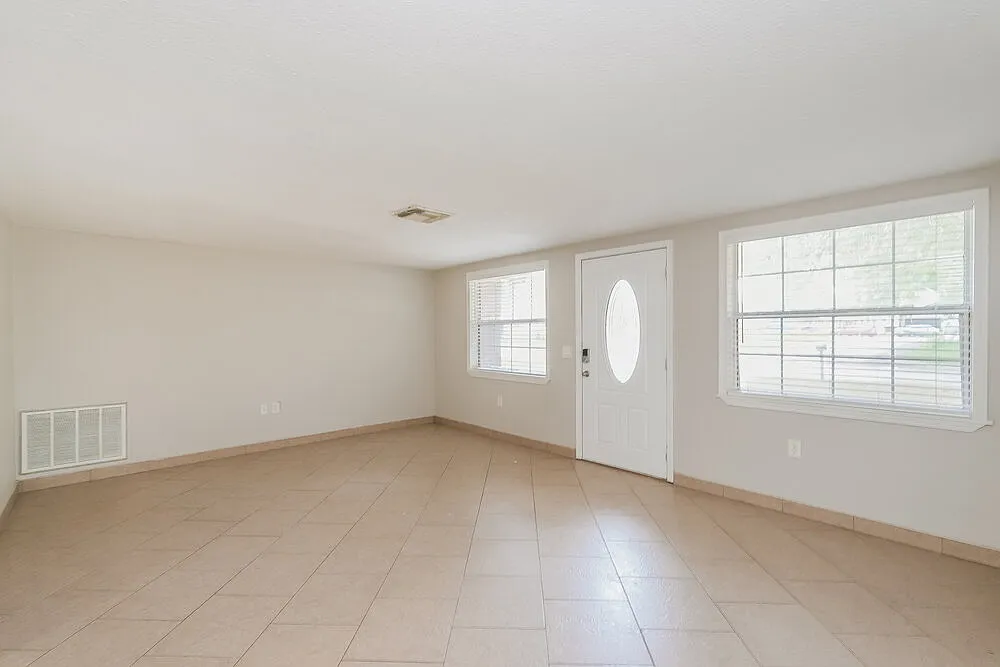 3 bed, 2.0 bath, 1252 sqft, $1,760 — Photo 4