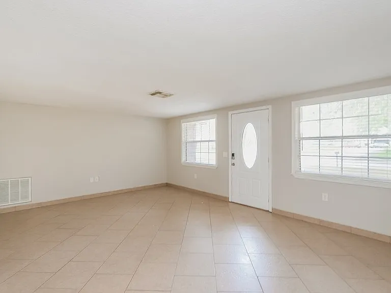 6024 Boxwood Dr — Photo 3