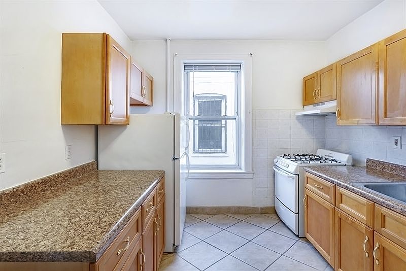1st image of 3276 33rd St APT 1F