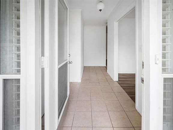 5th image of 281 Oak Ridge St