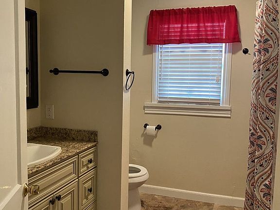 3rd image of 844 Robinhood St