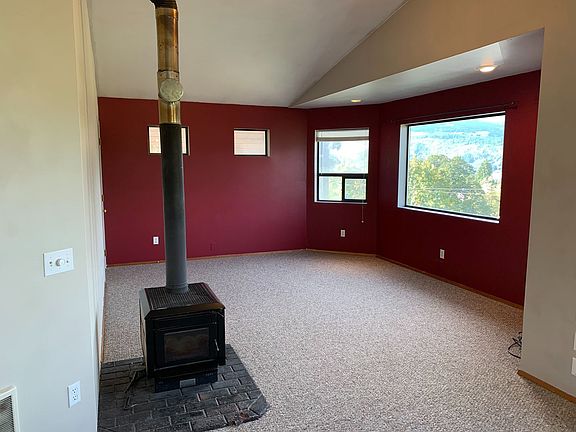 2nd image of 802 Mollie Ave
