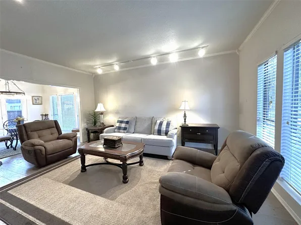 11711 Memorial Dr, Houston, TX