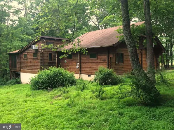 781 Iroquois Trl, Berkeley Springs, WV 25411