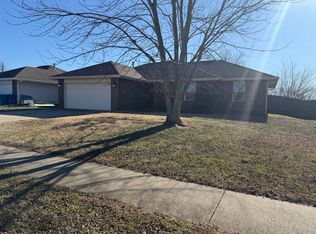 3748 W Ridgeway St, Springfield, MO 65807