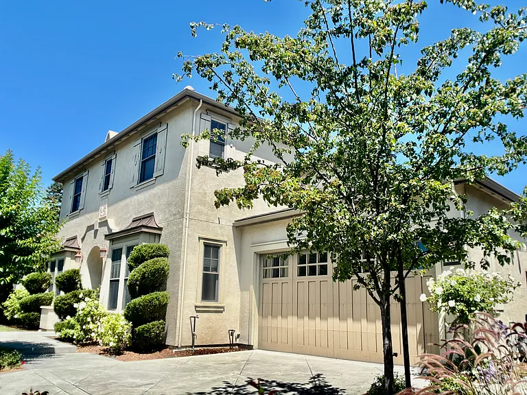 140 Levin Ave — Photo 3