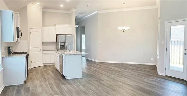 479 Lakeshore Vlg E — Photo 3
