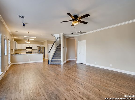 4th image of 207 Willow Grove Dr
