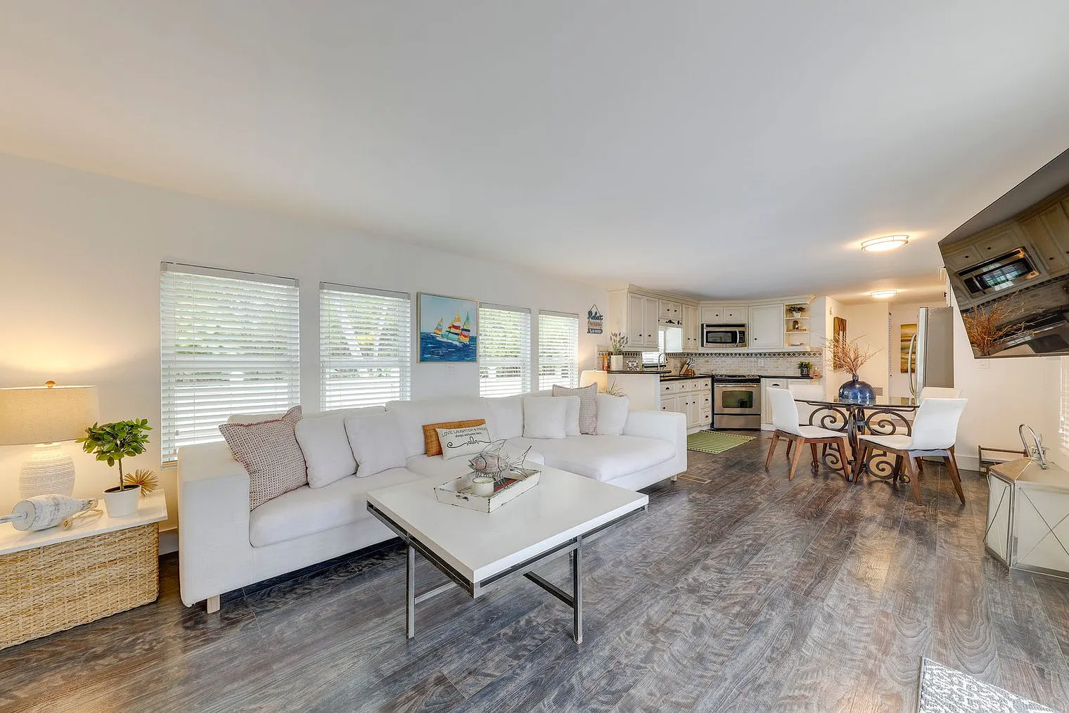 3 bed, 3.0 bath, 1054 sqft, $6,031 — Photo 1
