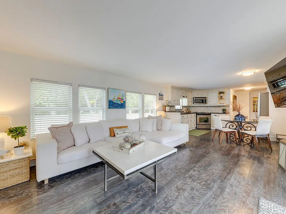 394 Burton Dr #ID1546416P