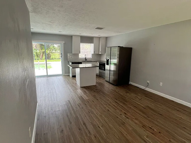 1221 Cypress Ln — Photo 8
