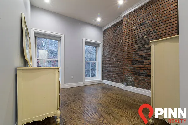 Rented by Pinn Realty | media 37