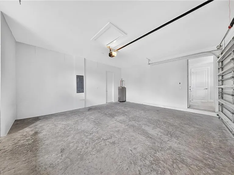 821 Moore Ave — Photo 40