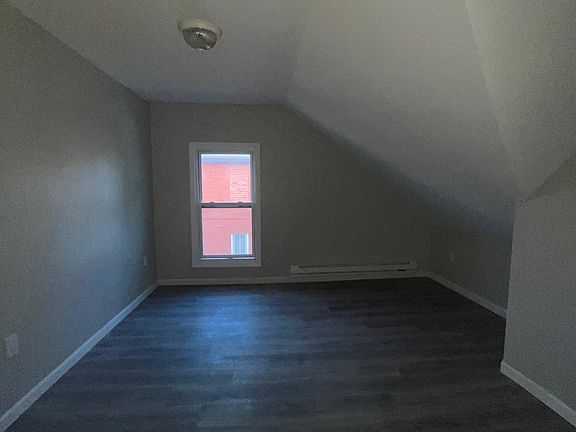 4th image of 215 Jefferson St #3