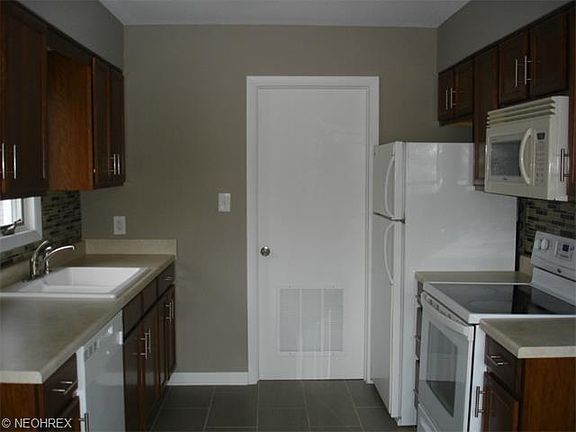5th image of 659 West Dr