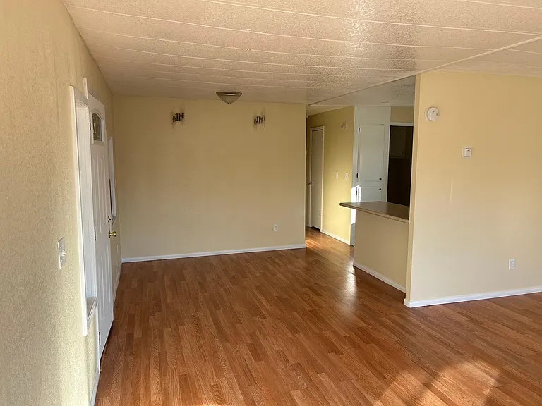1554 N Guam St #13 — Photo 5
