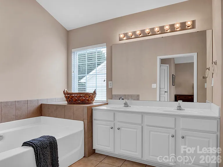 1401 Hammond Dr — Photo 26