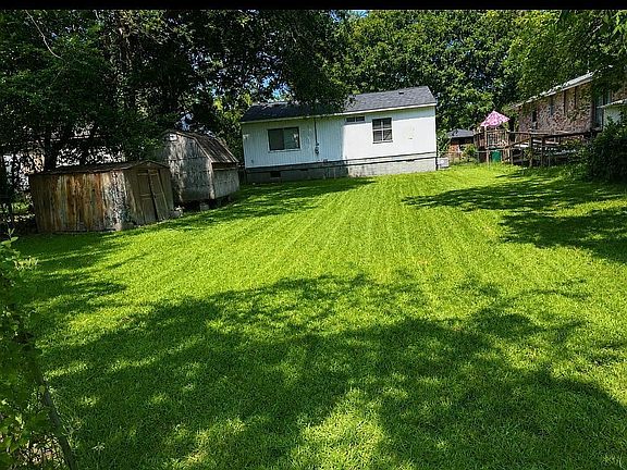4th image of 2204 Grady St