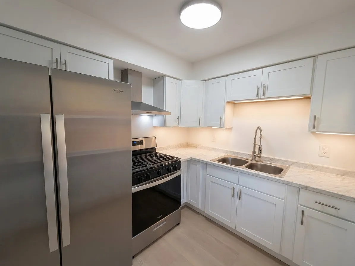 2 bed, 1000 sqft, $1,350 — Photo 2