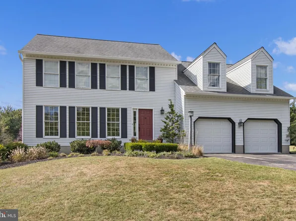 8402 Quailwood Ln, Pasadena, MD 21122