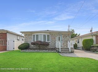 112 Woods Of Arden Rd, Staten Island, NY 10312