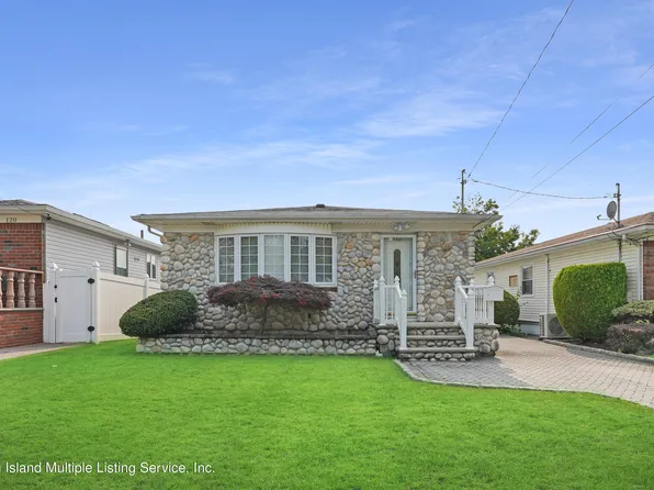 112 Woods Of Arden Rd, Staten Island, NY 10312