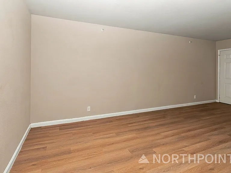 413 Lion Dr — Photo 4