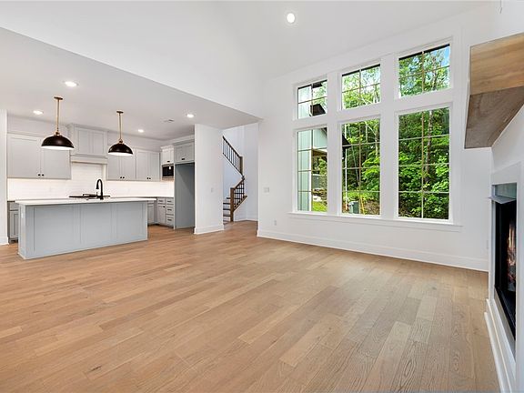 3rd image of 10 Rushden Ln