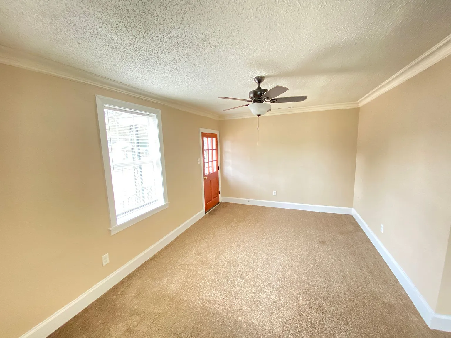 989 Semmes St — Photo 2