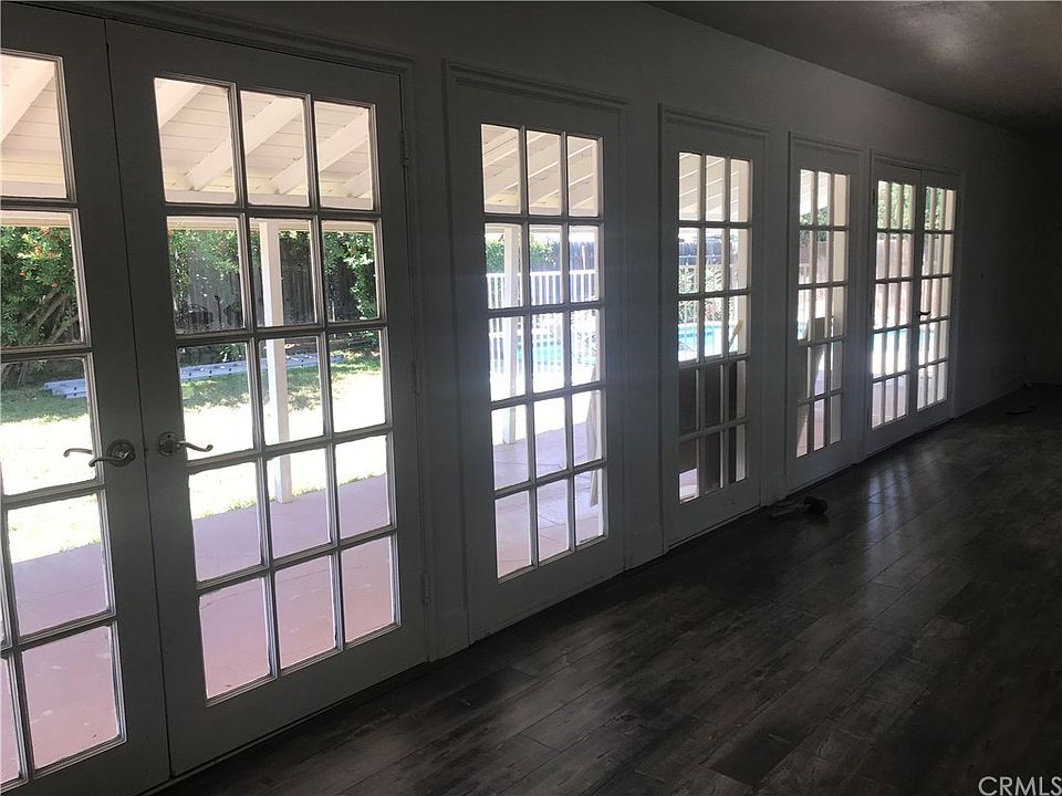 1st image of 22512 Victory Blvd