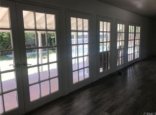 22512 Victory Blvd, Woodland Hills, CA 91367