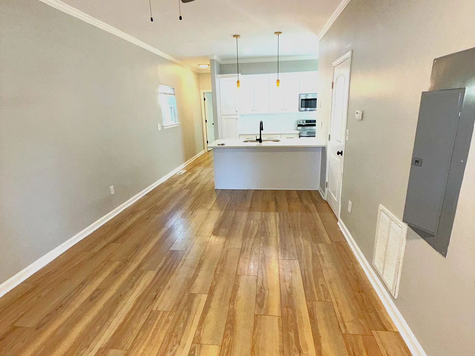 4 bed, 1350 sqft, $2,000 — Photo 3