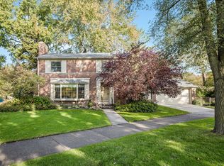 15601 Essex Ave, Grosse Pointe Park, MI 48230