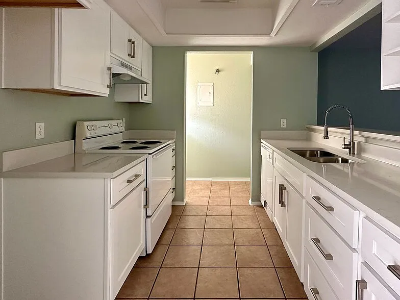 2 bed, 1.5 bath, 950 sqft, $1,425 — Photo 3