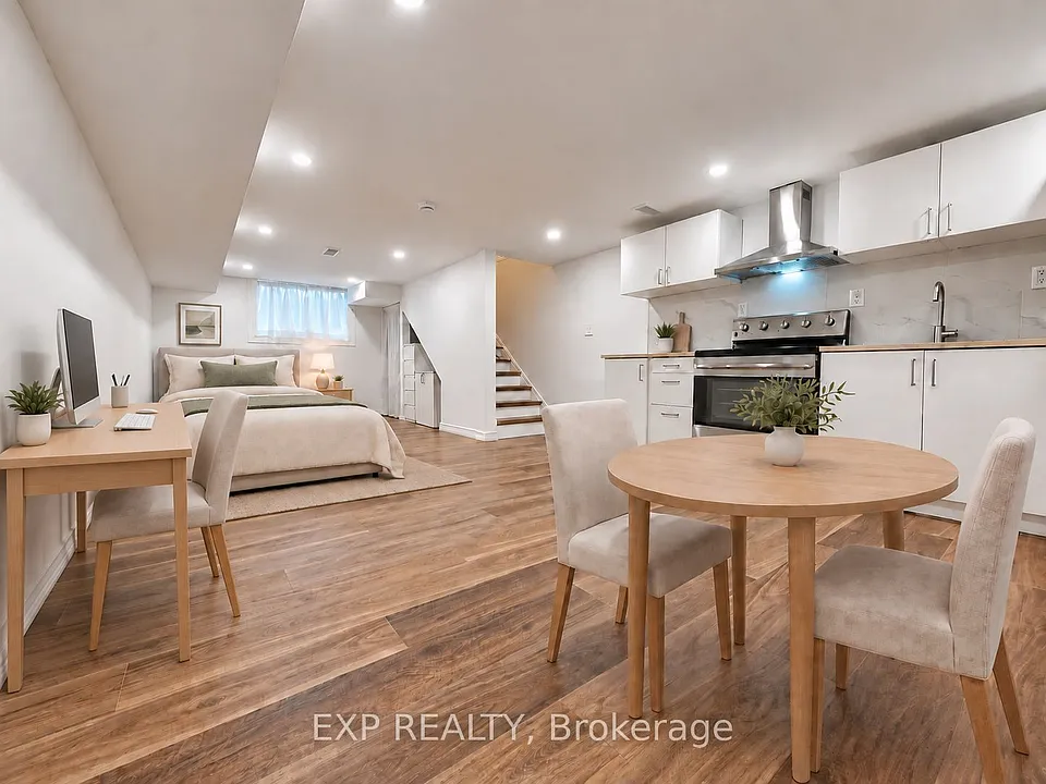 1042 Coxwell Ave #LOWER