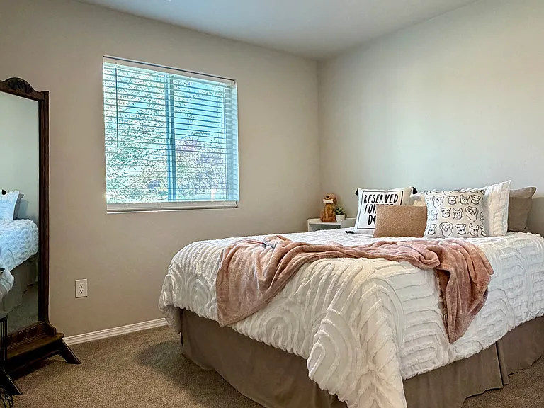 12735 Kinaid St — Photo 6