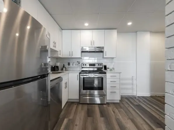 Oak Tower Apartments, 11635 102nd Ave NW #1582471, Edmonton, AB T5K 0R4