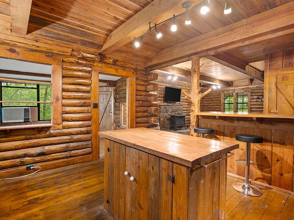 28th image of 709 Jones Rd