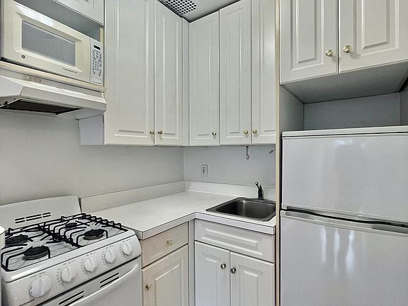 4th image of 333 E 84th St APT 4C