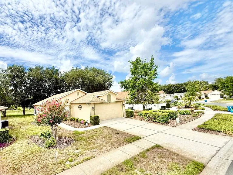 240 Center Oak Cir — Photo 6