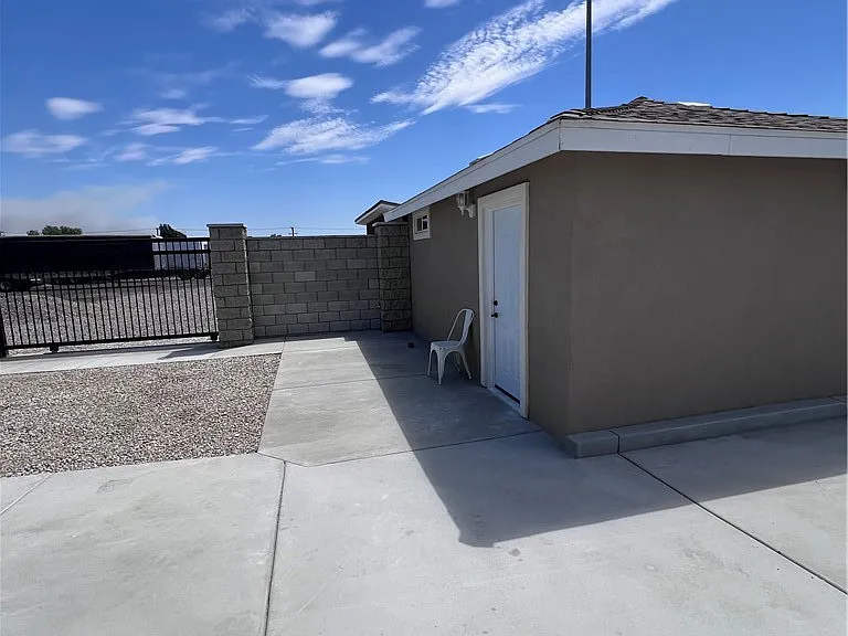 18623 Orange St — Photo 1