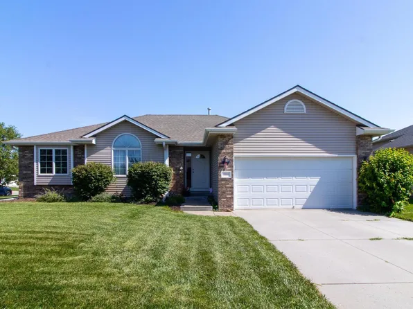 7950 Renatta Dr, Lincoln, NE 68516