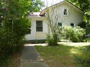 9590 Madison Rd, Montville, OH 44064