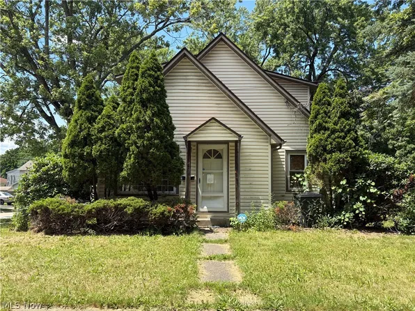 438 Baldwin Rd, Akron, OH 44312