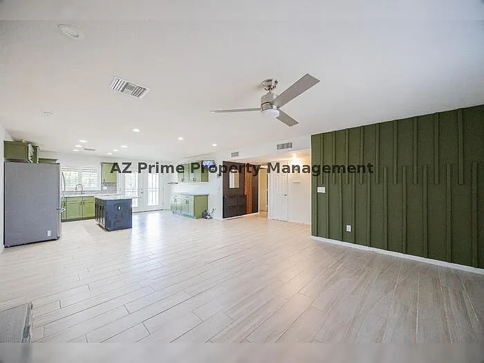17601 N 18th Dr — Photo 4